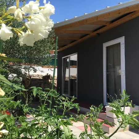Mobile House Green Garden Apartment Murter